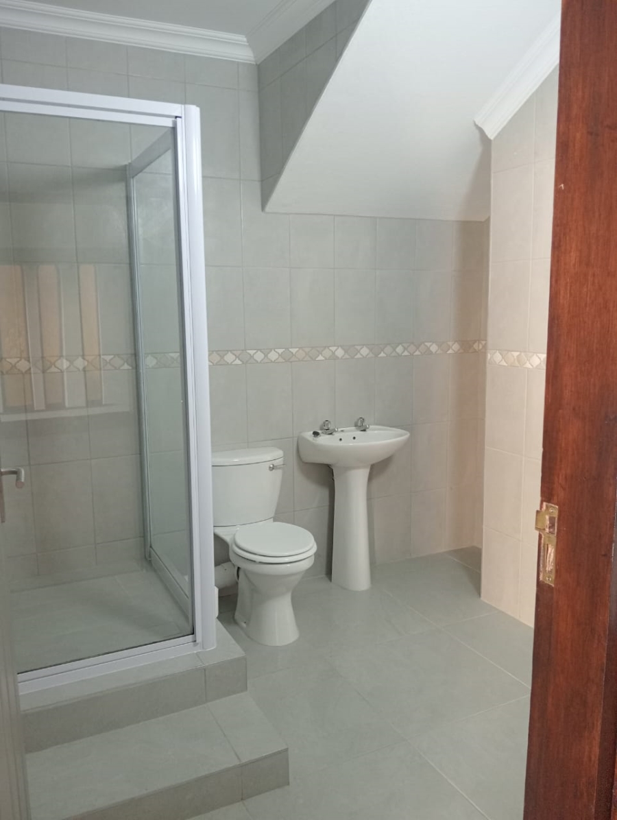 5 Bedroom Property for Sale in Paradise Beach Eastern Cape